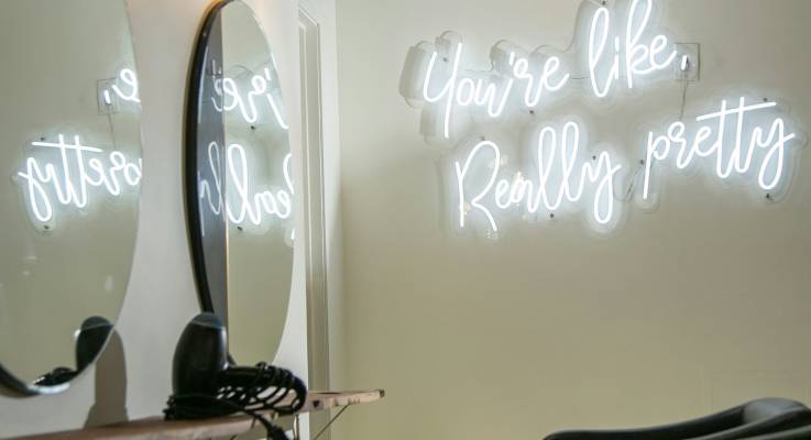 Comment aménager un salon de coiffure : créer un espace accueillant et fonctionnel