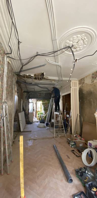 Passage des câbles électriques et multicouches