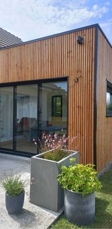 Extension bois vs extension maçonnée : quel choix pour agrandir sa maison ?