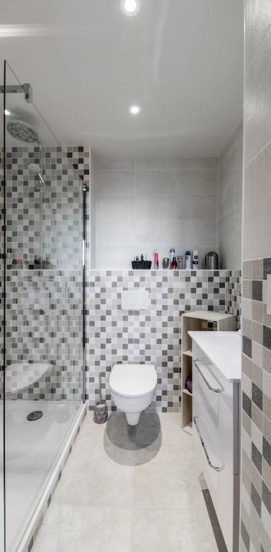 douche à l'italienne, déco mosaïque, dans le Grésivaudan