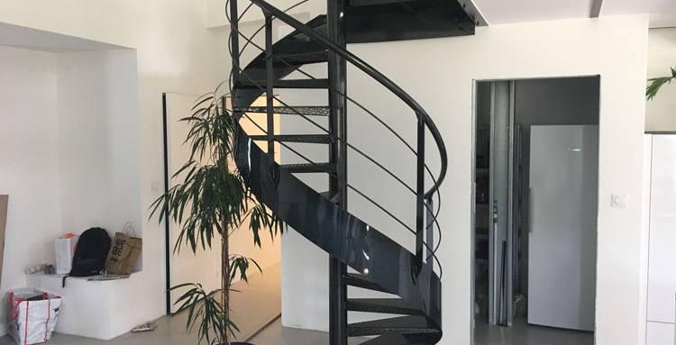 Escalier en métal rénové - Nantes 44
