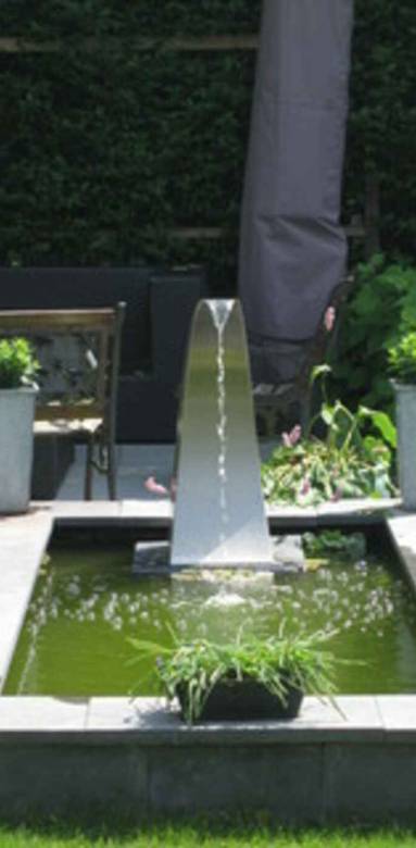 Bassin moderne et contemporain, avec une cascade très graphique