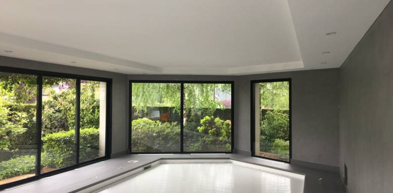 Couvrir sa piscine avec une véranda