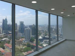 Le faux plafond est idéal pour embellir et isoler une pièce.