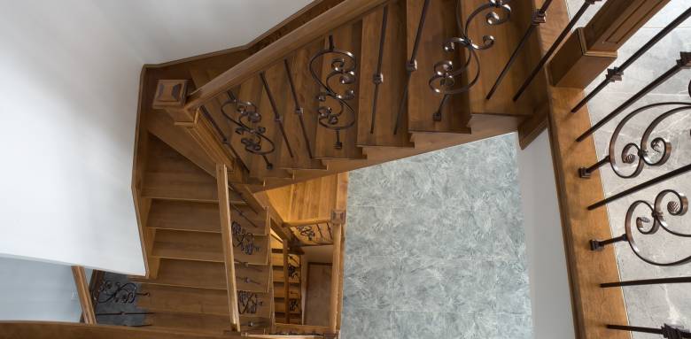 escalier bois et fer forgé