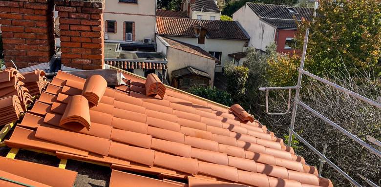 Pose des tuiles canal