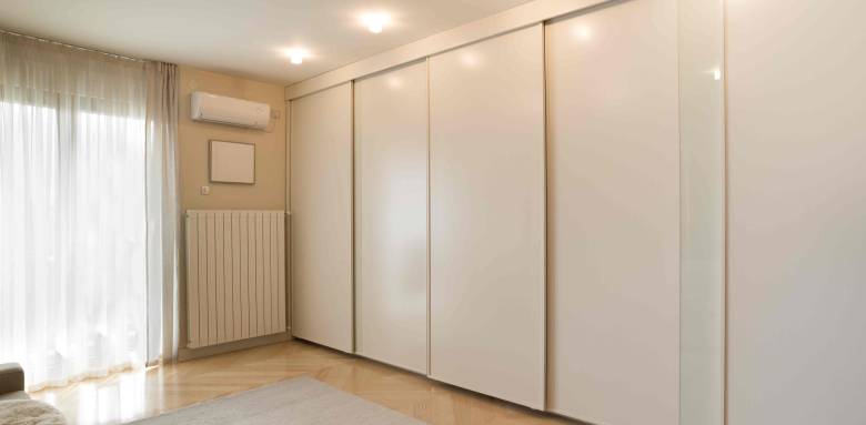 Installer un dressing dans une chambre