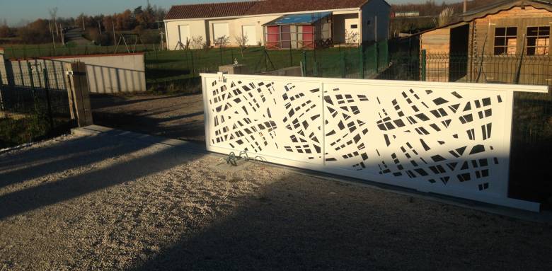 Remplacement de portail par un portail motorisé en aluminium - Nantes 44