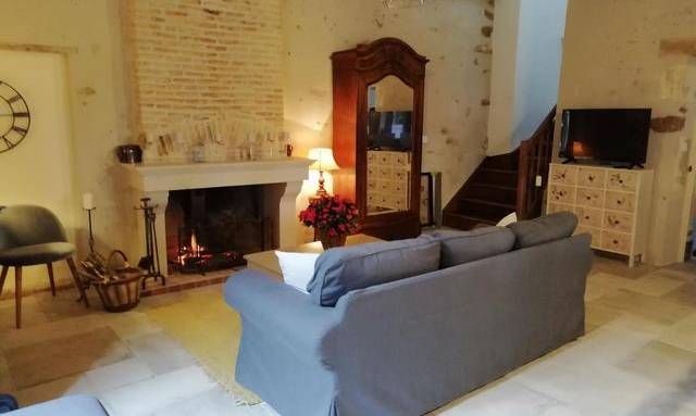 Salon rénové dans une maison ancienne à Lille 59