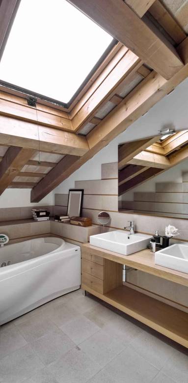 Aménagement d'une salle de bains sous combles