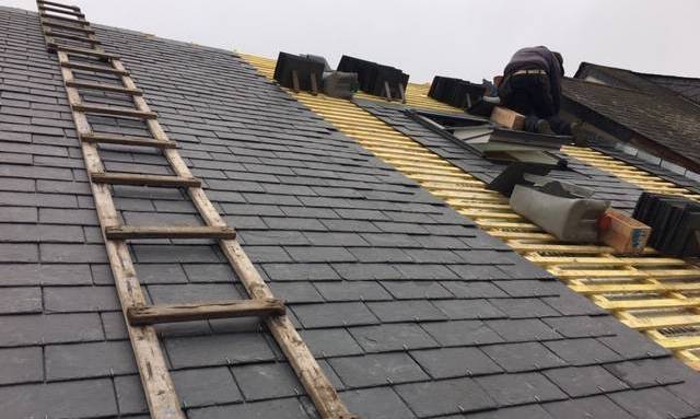  Rénovation de couverture avec remplacement du revêtement en ardoises naturelles - Nantes 44