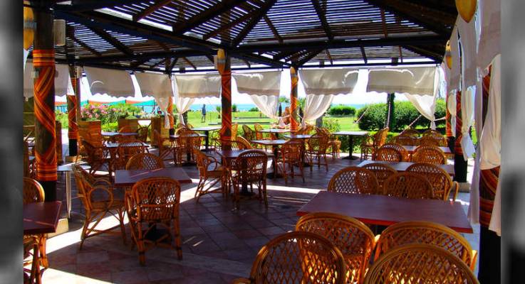 Terrasse couverte de restaurant