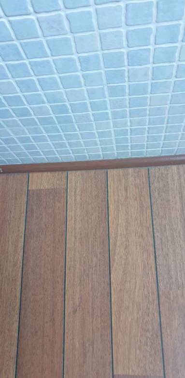 Parquet hydrofuge en teck