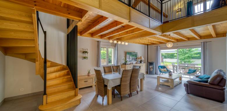 Le bois donne du cachet à une pièce de vie