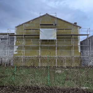 Travaux d'isolation thermique de façade en cours sur une maison - Valence 26