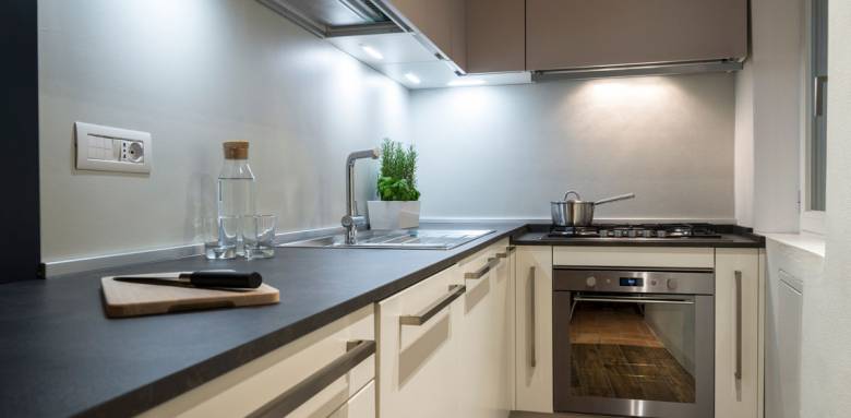 Petite cuisine à Sceaux rénovée