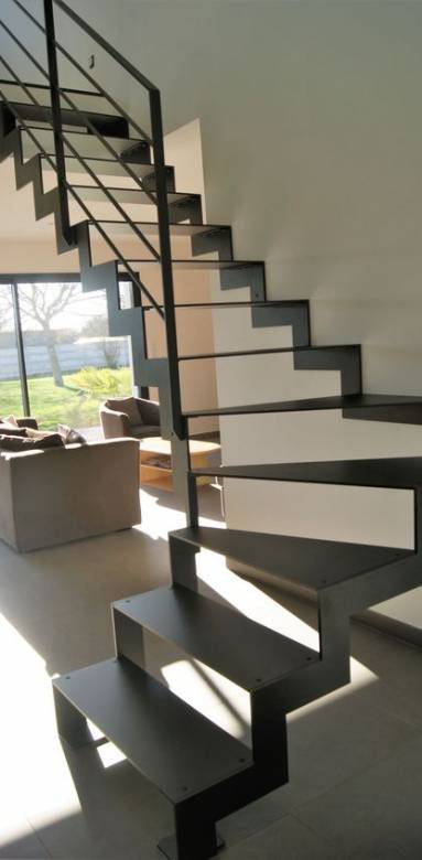 Bien choisir son escalier intérieur en acier - Rochefort 17