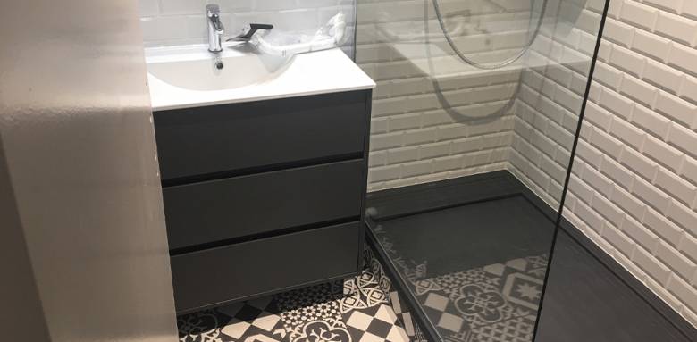 Changement de carrelage de salle de bain