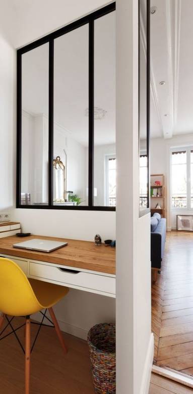 Espace bureau dans le salon