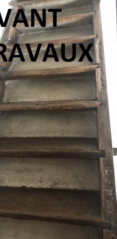 Escalier bois vermoulu d'origine pour montée aux combles
