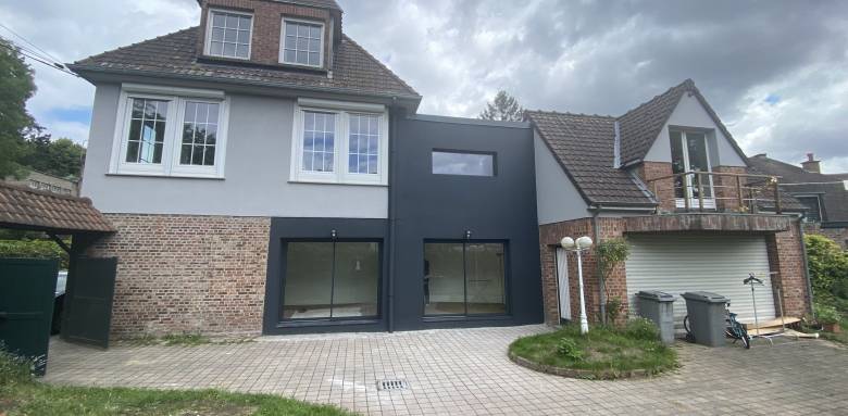 Contraster avec une architecture des années 50 et aujourd'hui