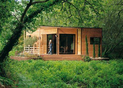 Maison bioclimatique sous l'ombrage d'un arbre - Hyères 83
