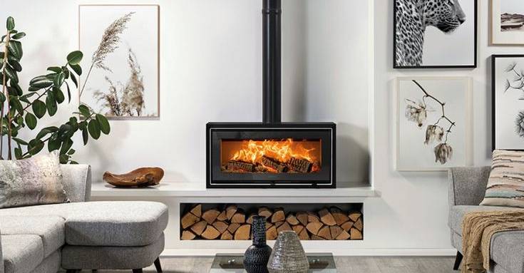 Poêle à bois avec bûches