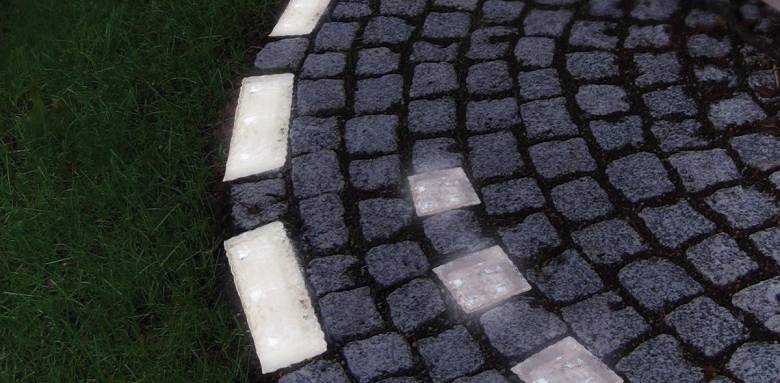 Eclairage de jardin avec pavé solaires