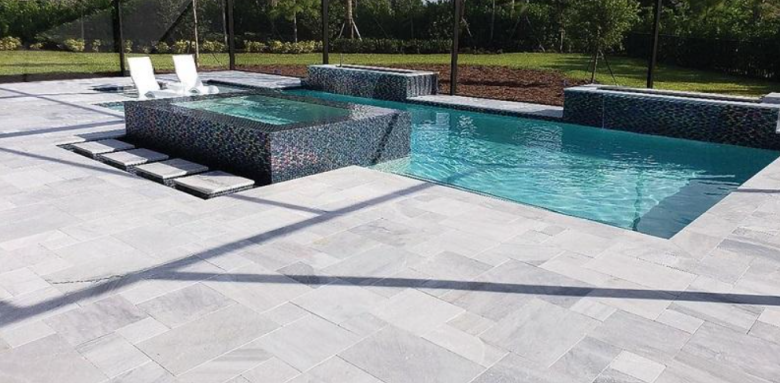 Plage de piscine en quartzite