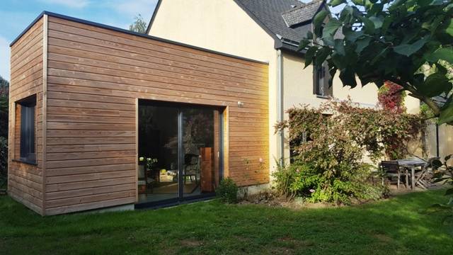 Baie vitrée coulissante et fenêtre coulissante en alu sur une extension en bois - Lille 59