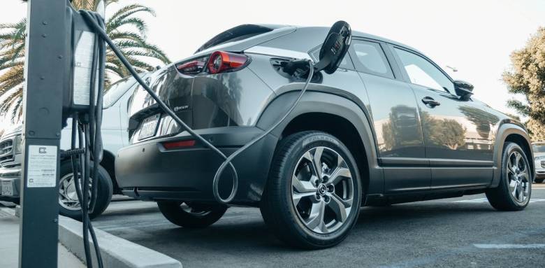 Pourquoi faire appel à un installateur IRVE pour votre borne de recharge