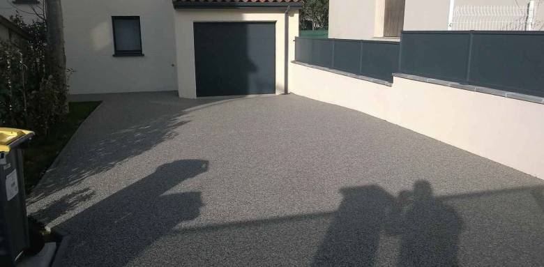 Allée de jardin en dur