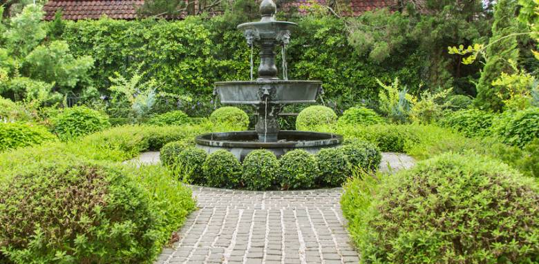 Rénovation de jardin avec allée pavée et fontaine - Valence 26
