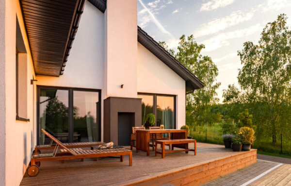 Comment entretenir sa terrasse en bois, pierre, béton 
