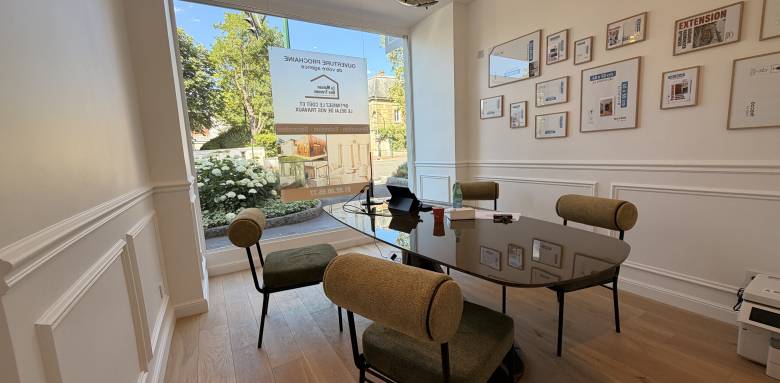 espace d’échange en agence, adapté aux sujets de préparation de projet d'agrandissement de maison au Vesinet 78
