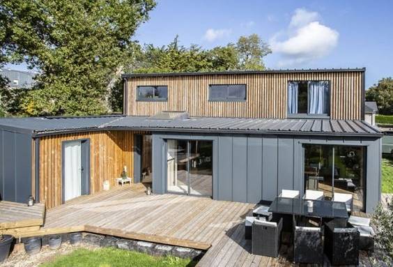 Construction d'une maison container avec grande terrasse bois - Rochefort 17