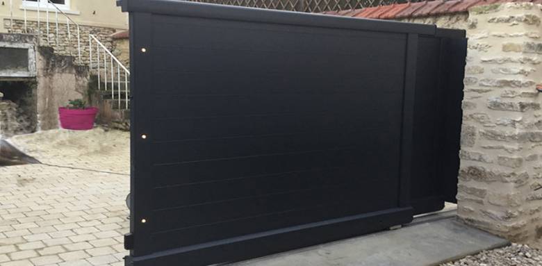 portail alum 2 vantaux pleins mode téléscopique