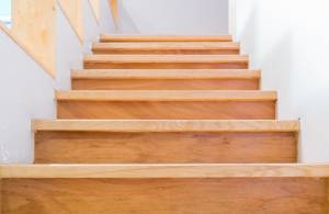 Un escalier en bois à Tours (37).