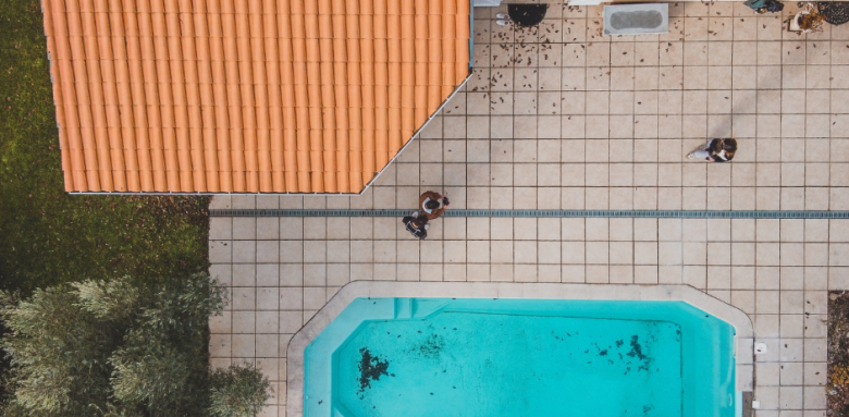 Toiture entretenue - couvreur 77, maçon 77, charpentier 77, auditeur énergétique 77, étanchéiste 77, architecte 77, bureau d'étude 77
