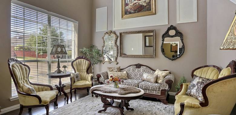 Comment moderniser un salon vieillot ?