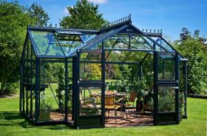 verrière de jardin sur pelouse