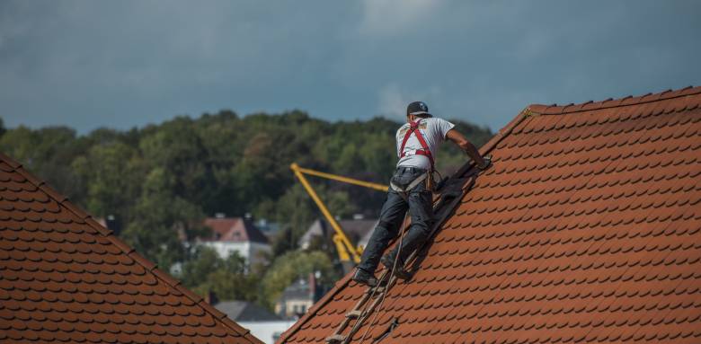 Quels travaux effectuer affaissement de sa toiture La Maison Des Travaux Ales