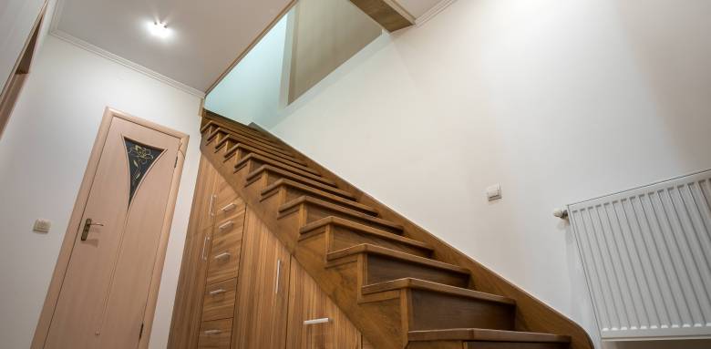 Aménager le dessous de votre escalier. 