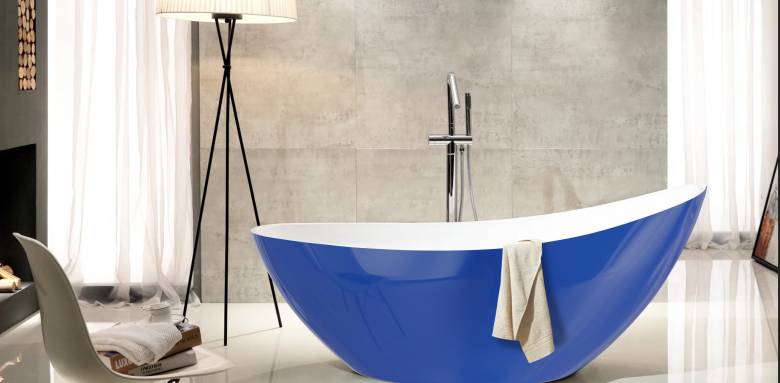 baignoire îlot acrylique bleu utremer extérieur