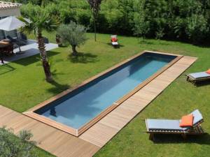 Piscine couloir de nage