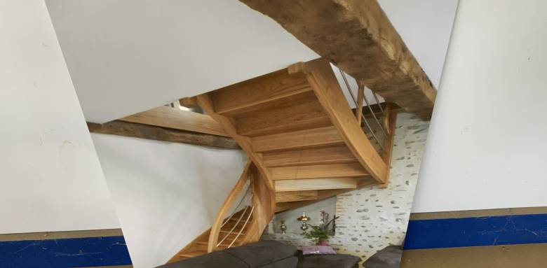 Fourniture et pose d'un escalier par La Maison Des Travaux de Pau