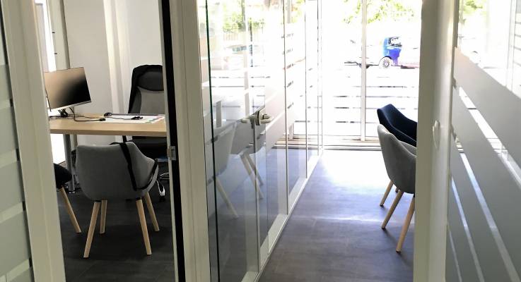 Optimisation de la luminosité et de l'espace grâce aux cloisons vitrées (Montgeron 91230)