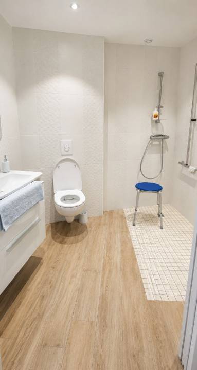 Salle de bain rénovée pour accessibilité PMR