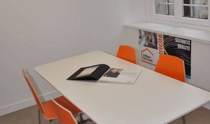 Espace de travail intérieur agence La Maison Des Travaux de Brie-Comte-Robert 77170