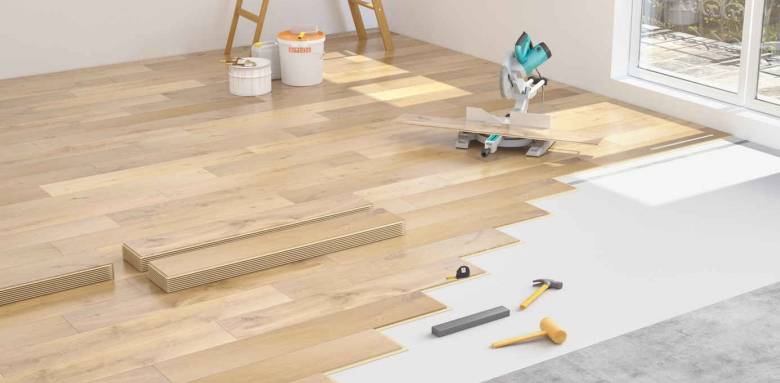 Ponçage et vitrification de parquet en hêtre massif